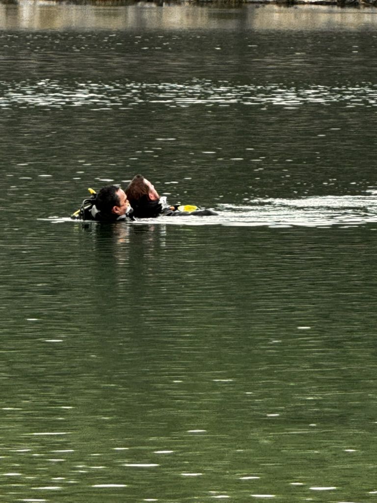Plongeurs en surface sur le lac de Parentis